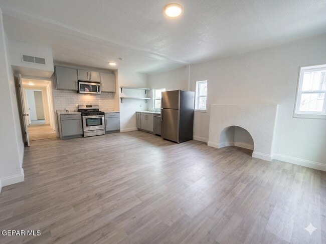 Building Photo - 2807 Grant Ave