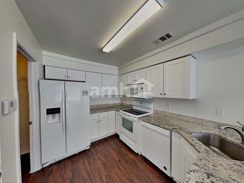 Building Photo - 4570 N Orleans St