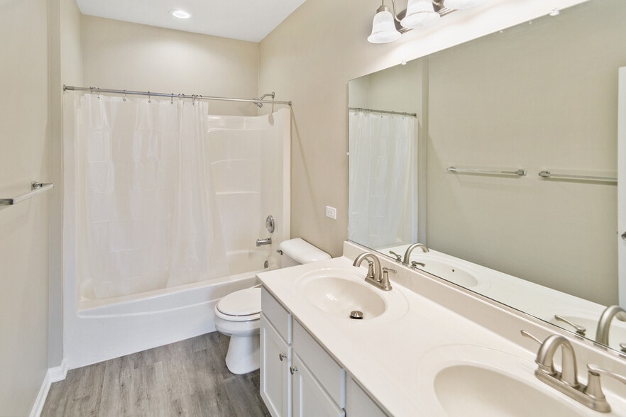 Building Photo - 1171 Mount Vernon Dr