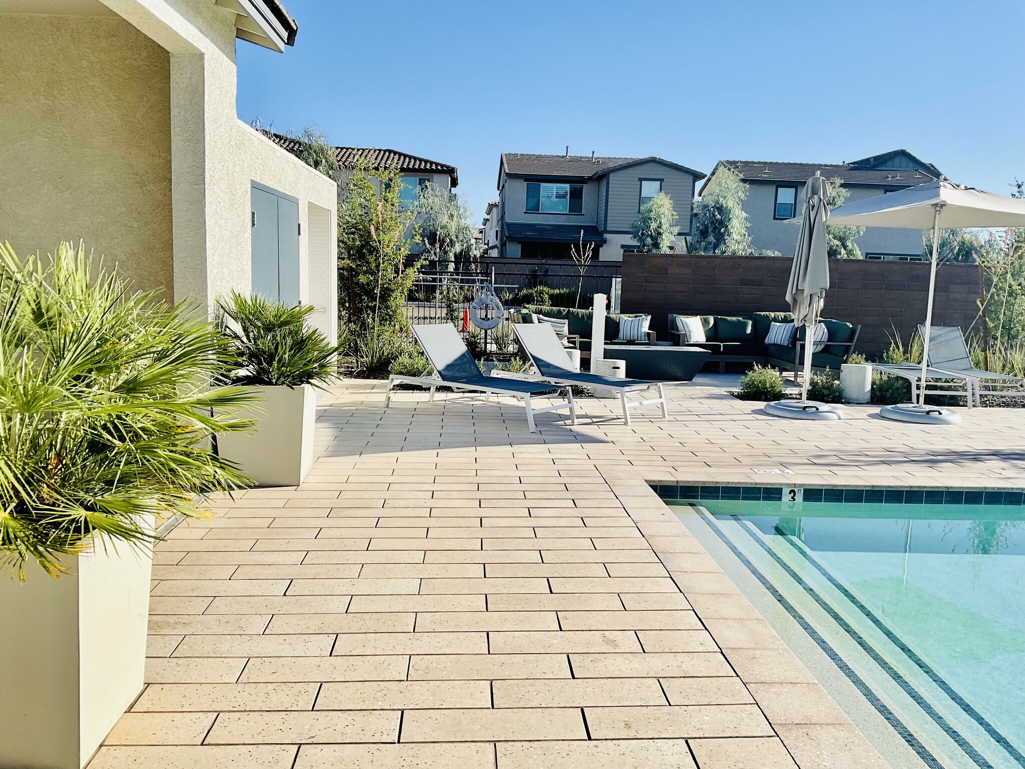 Building Photo - 2759 S Jackrabbit Dr