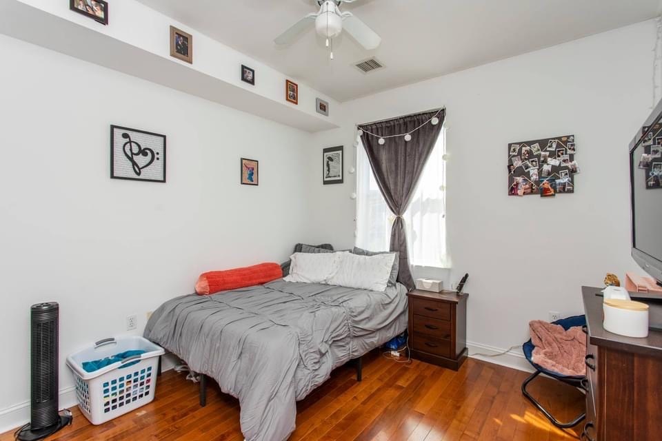 Bedroom - 1615 N Sydenham St