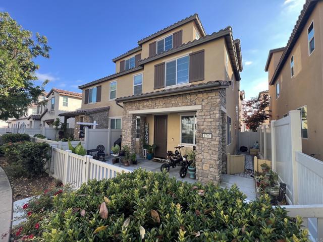 Building Photo - 1707 Frangipani Ave