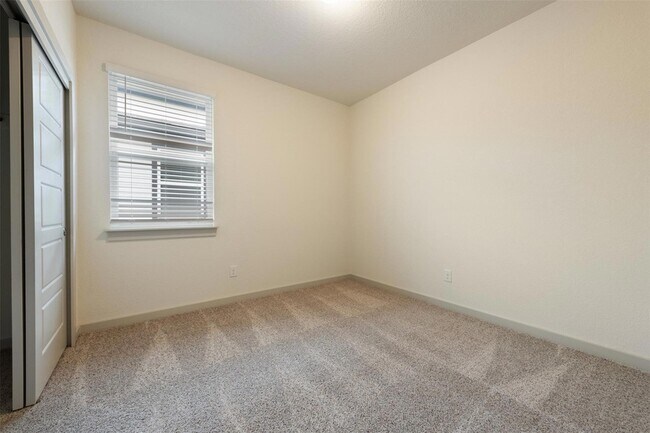 Building Photo - 220 Deserti Rd
