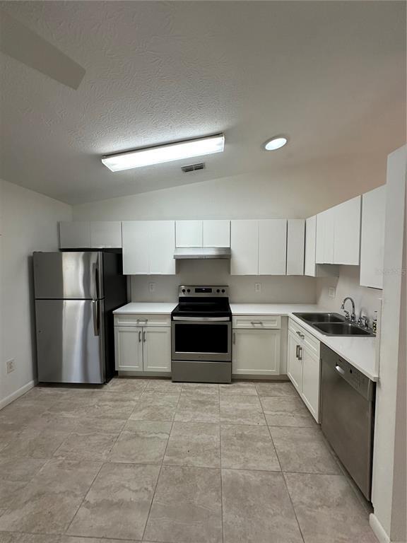 Building Photo - 6818 S Himes Ave