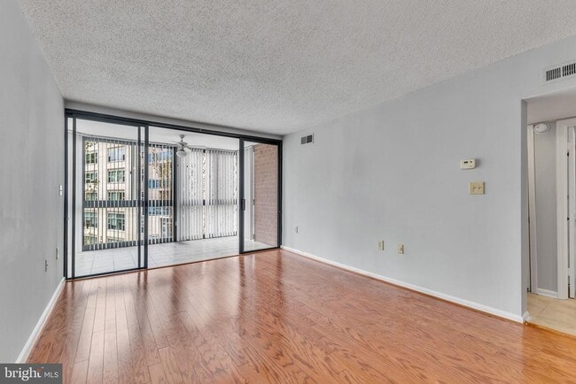 Building Photo - 1001 N Randolph St