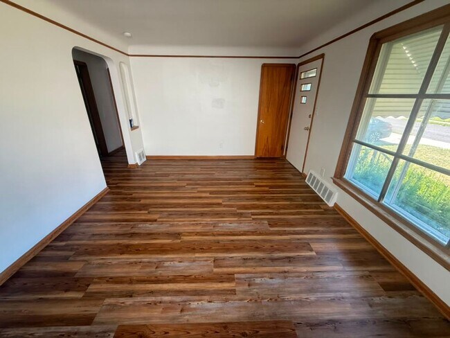 Building Photo - 3-BED, 1 BATH BEAUTIFUL SINGLE- FAMILY HOME IN MAPLE HEIGHTS!