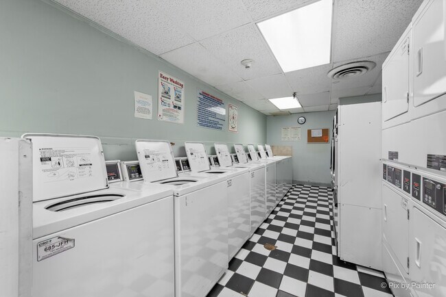 Building Photo - 300 S Roselle Rd