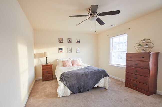 Building Photo - 518 Aisha Way