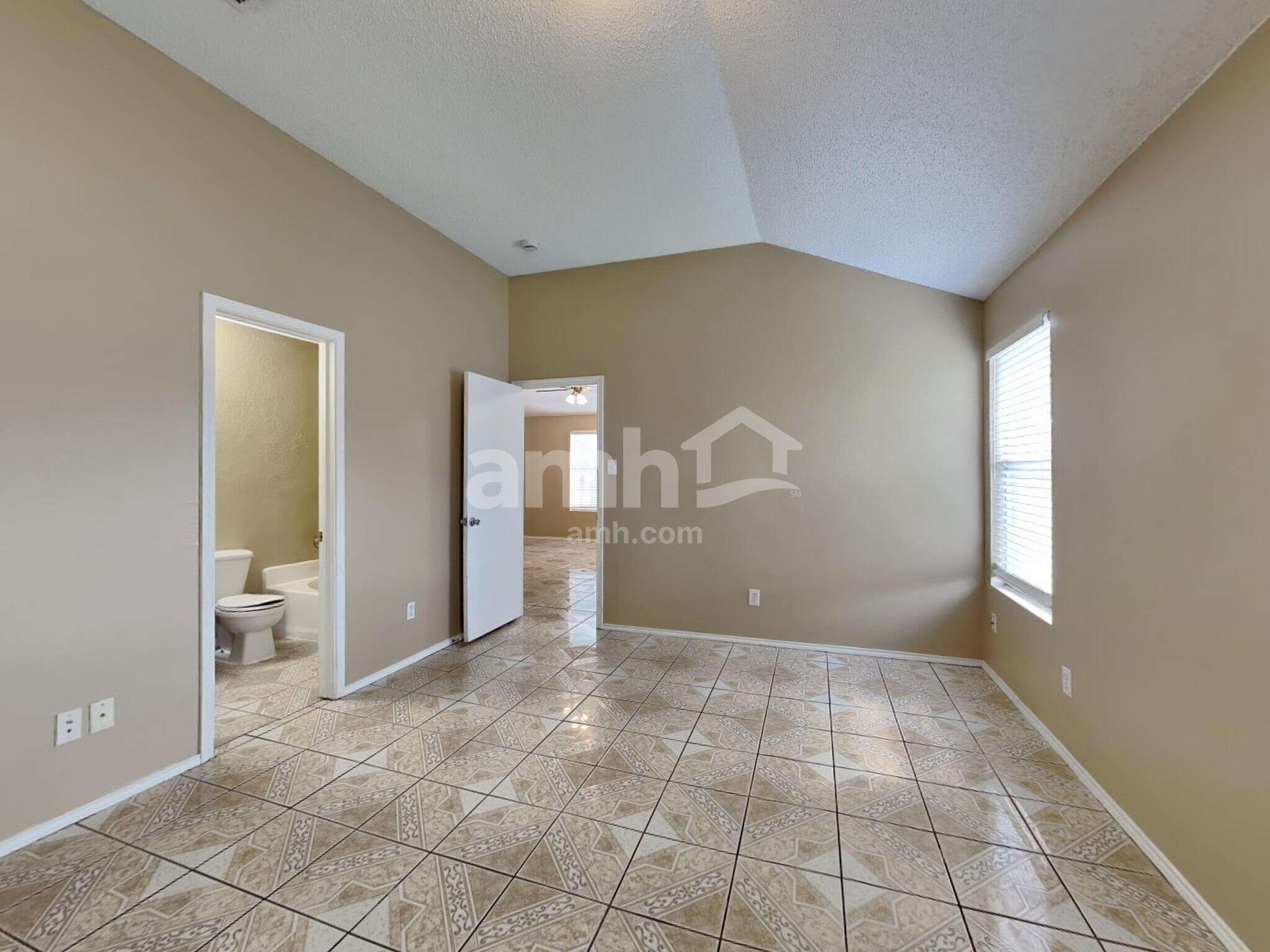 Building Photo - 702 Castlewick Ct