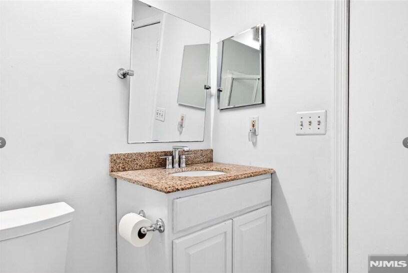 Building Photo - 556 Holly Ct