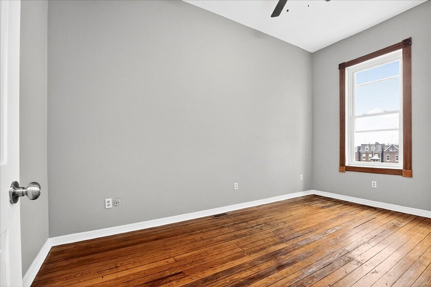 Building Photo - 2350 S 10th St