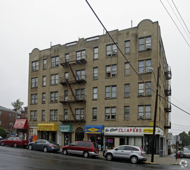 Primary Photo - 739-747 Nereid Ave