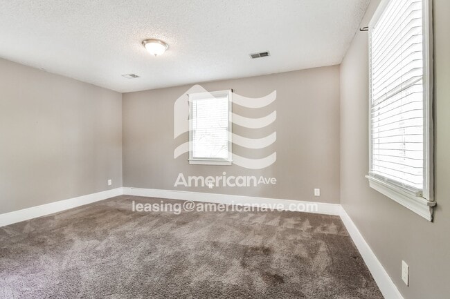 Building Photo - 2894 Elm St