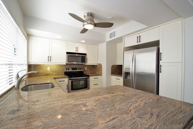 Building Photo - 3010 Willow Ln