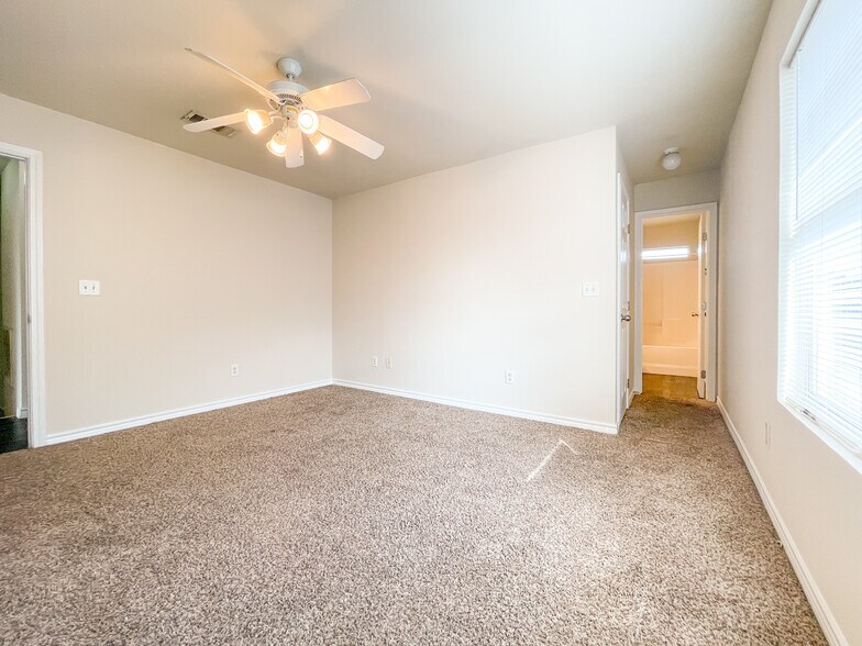 Building Photo - 309 Gurley Ln