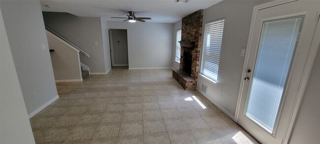 Building Photo - 36 Field Flower Ct