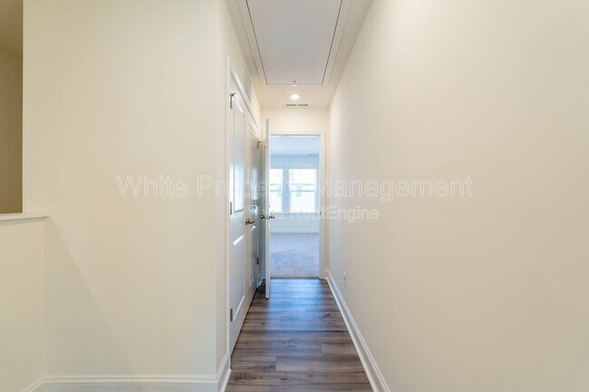 Building Photo - 1556 Cedar Tree Dr