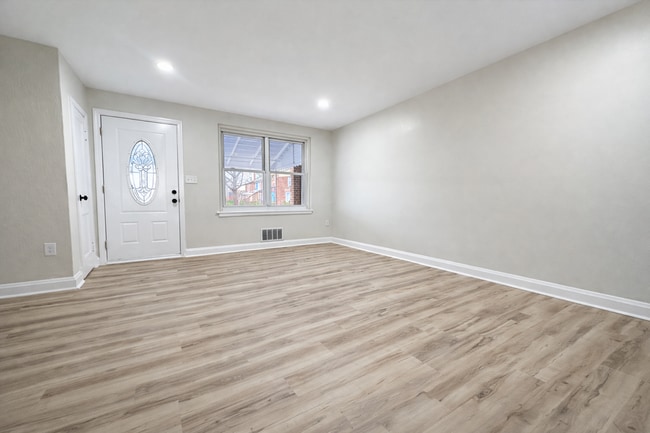 Building Photo - Updated 3BR Home with Finished Basement, & Fenced Yard