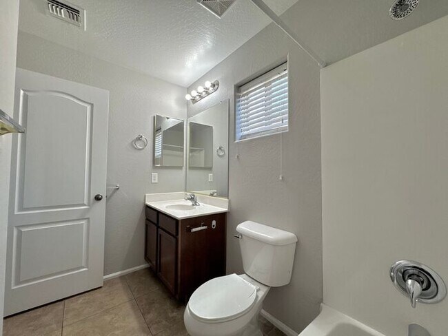 Building Photo - Stunning 4Bedrooms/2.5 Bath Home!