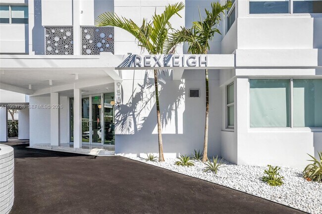 Building Photo - 9881 E Bay Harbor Dr