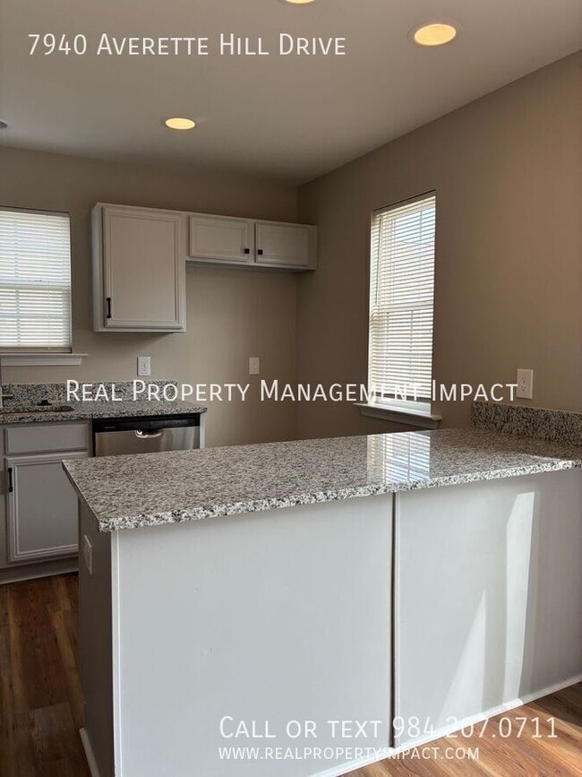 Building Photo - 7940 Averette Hill Dr