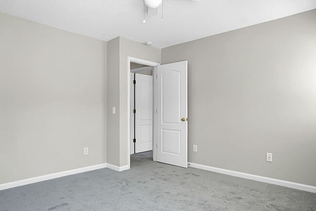 Building Photo - Lovely home in Summerville SC- Move In Spe...