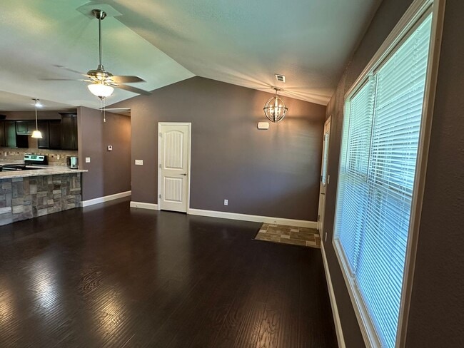 Building Photo - Well Maintained 3 Bed 2 Bath w/ Fence in Waynesville
