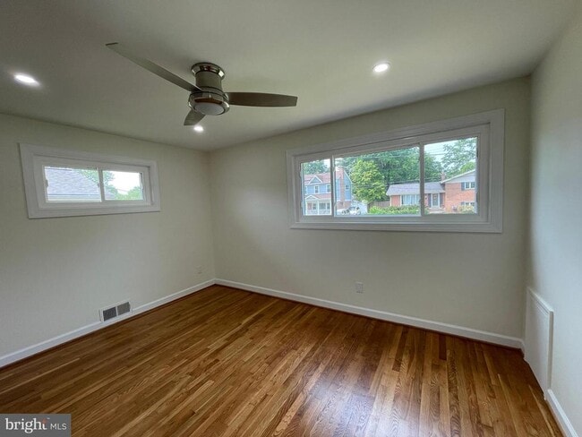 Building Photo - 9913 Pomona Dr