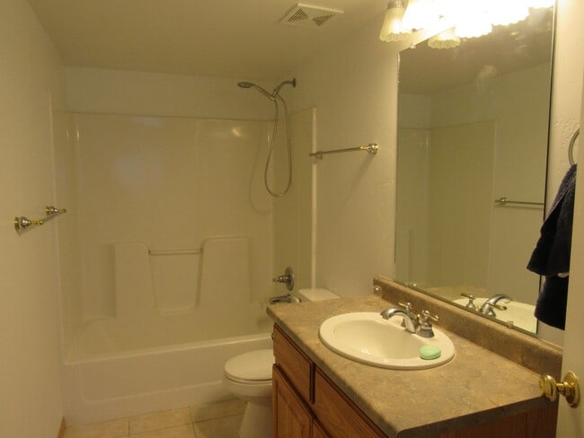 Building Photo - Gorgeous! Spacious Westside Home