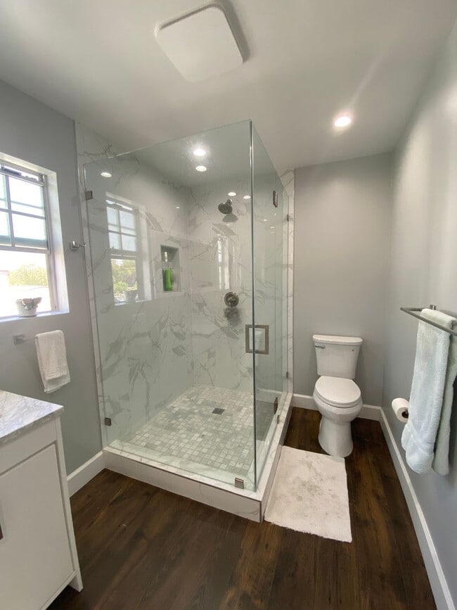 Building Photo - Remodeled 3 bed, 3 bath home on East end of Simi Valley