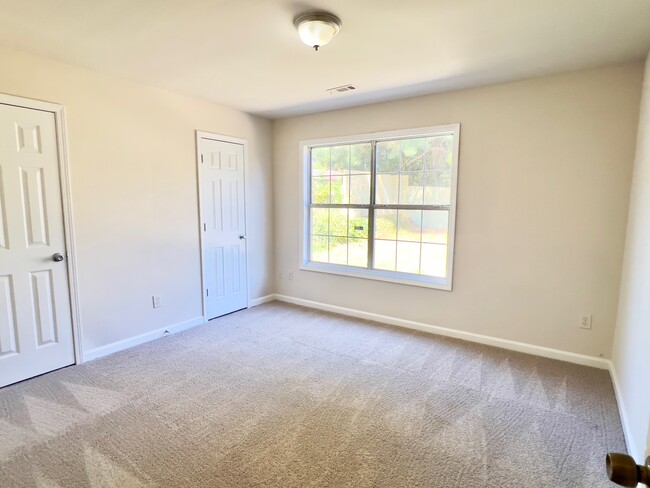 Building Photo - 3694 Sapphire Ct