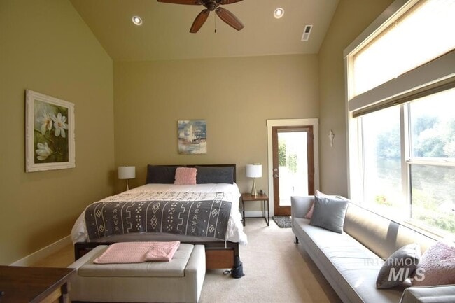 Building Photo - 1193 E Lone Shore Dr