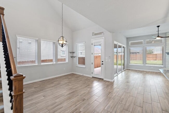 Building Photo - 8316 Looksee Ln