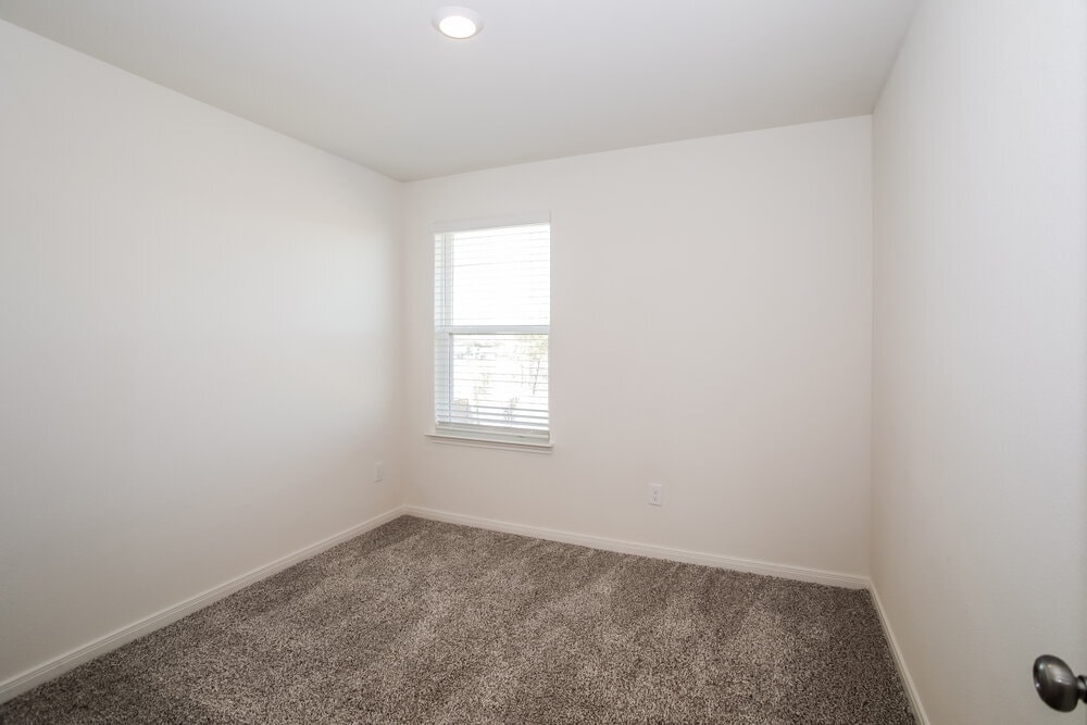 Building Photo - 204 Marsh Ln