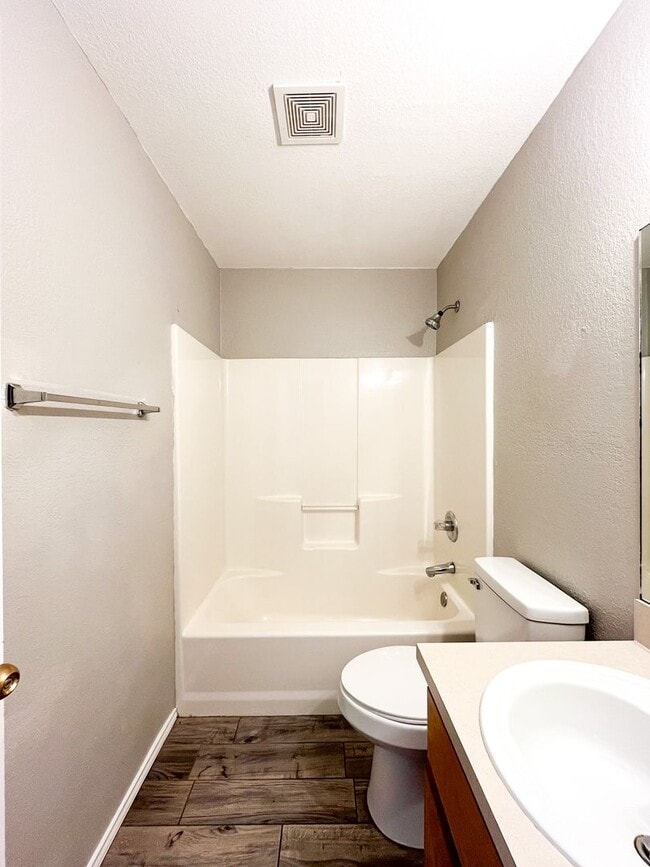 Building Photo - Available NOW Beautiful 1 story, 3 bedroom, 2 bath home. This is exactly what you have been looki...