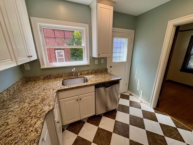 Building Photo - Loyal Heights Ballard Home