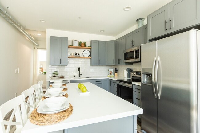 Building Photo - 3026 SW Charlestown St