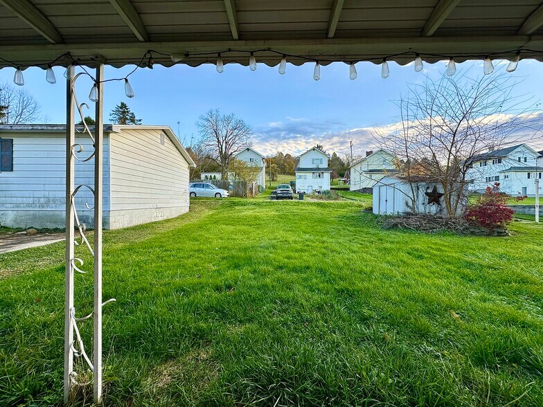 Building Photo - 105 W Chartes St