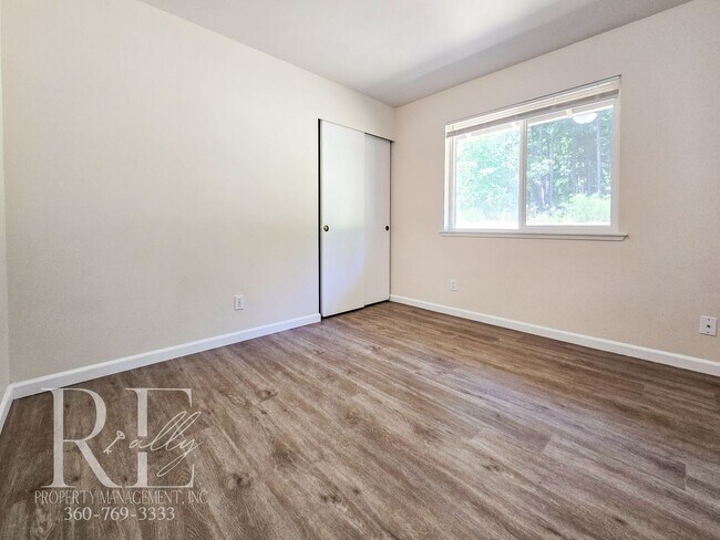 Building Photo - Quiet 3BR Duplex with Garage & Big Yard on...