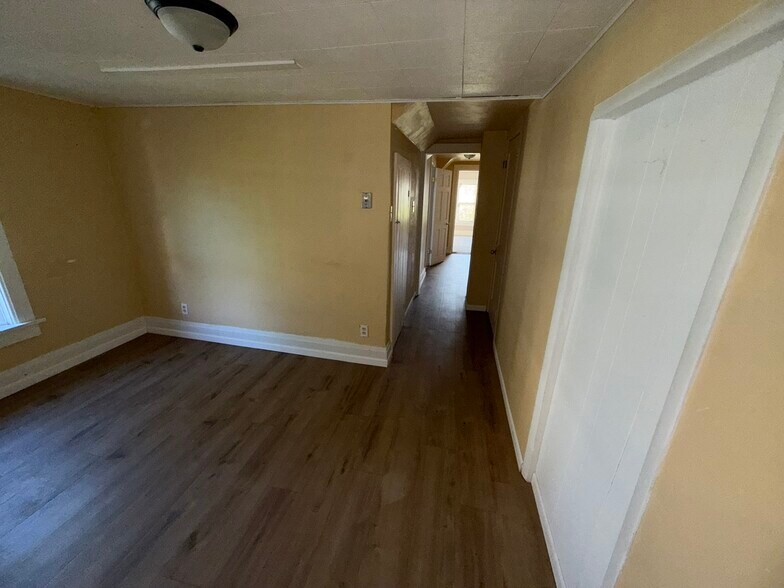 Building Photo - 514 Mather St