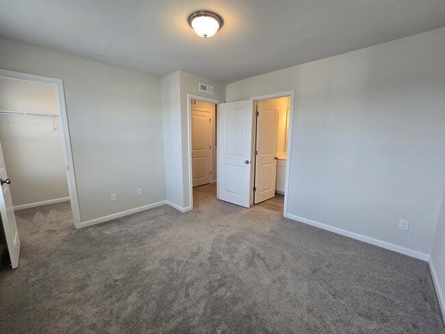 Building Photo - 6309 Truxton Ln