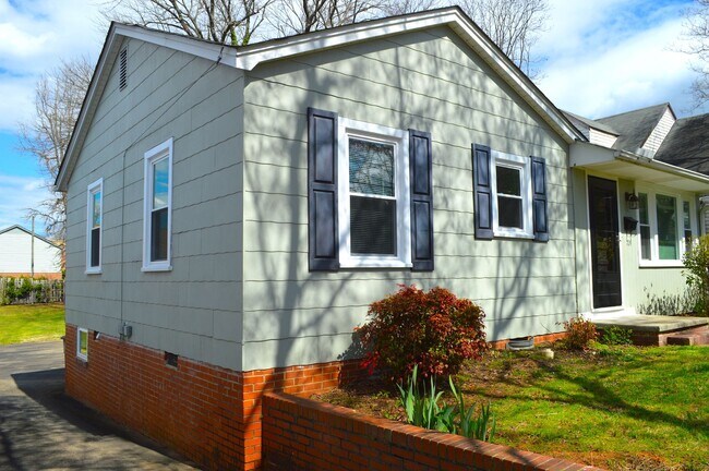 Building Photo - 724 Maupin Ave