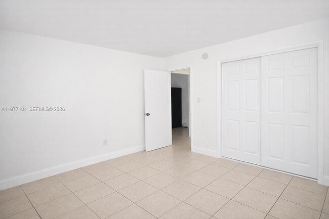 Building Photo - 16851 NE 21st Ave