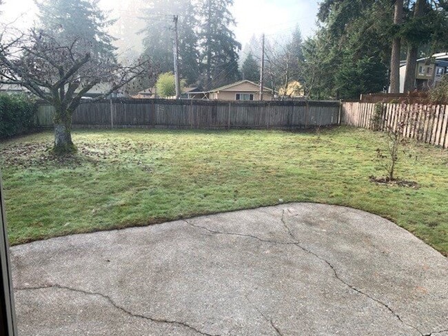 Building Photo - Newly Updated Bellevue/Interlake Rambler Home!