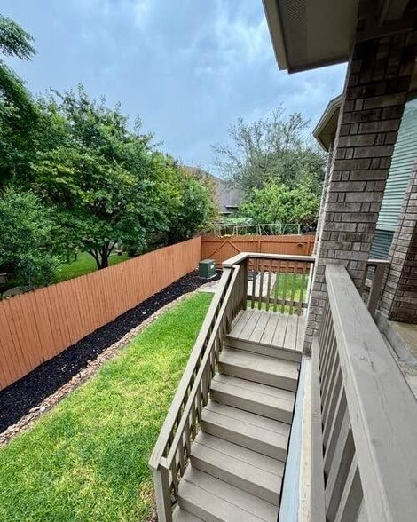 Building Photo - 21706 Chaucer Hl