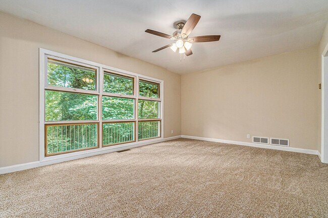 Building Photo - 721 Luckie Ln NE