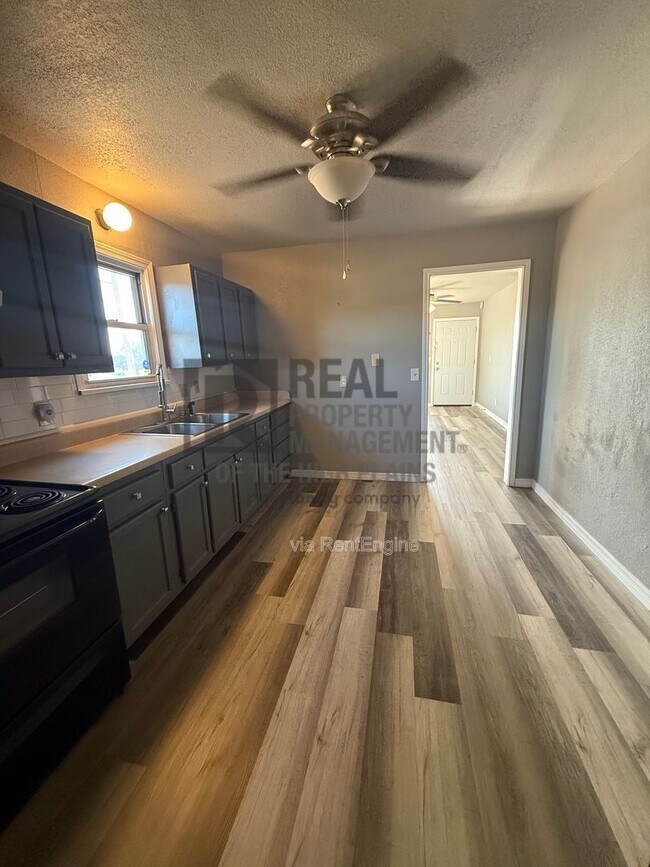 Building Photo - 1017 N Jefferson St