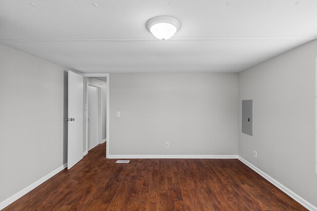 Building Photo - 107 Jodoc Dr