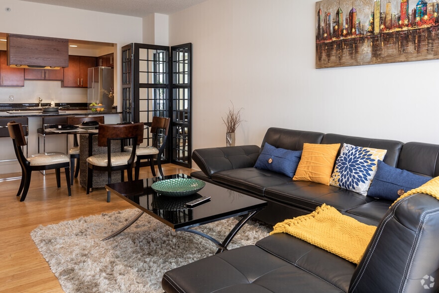 1BR, 1BA - 812SF - Living Room - Palisades of Towson