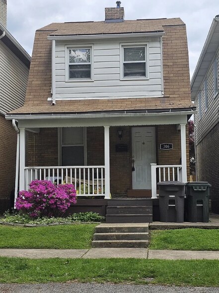 Building Photo - 306 2nd St